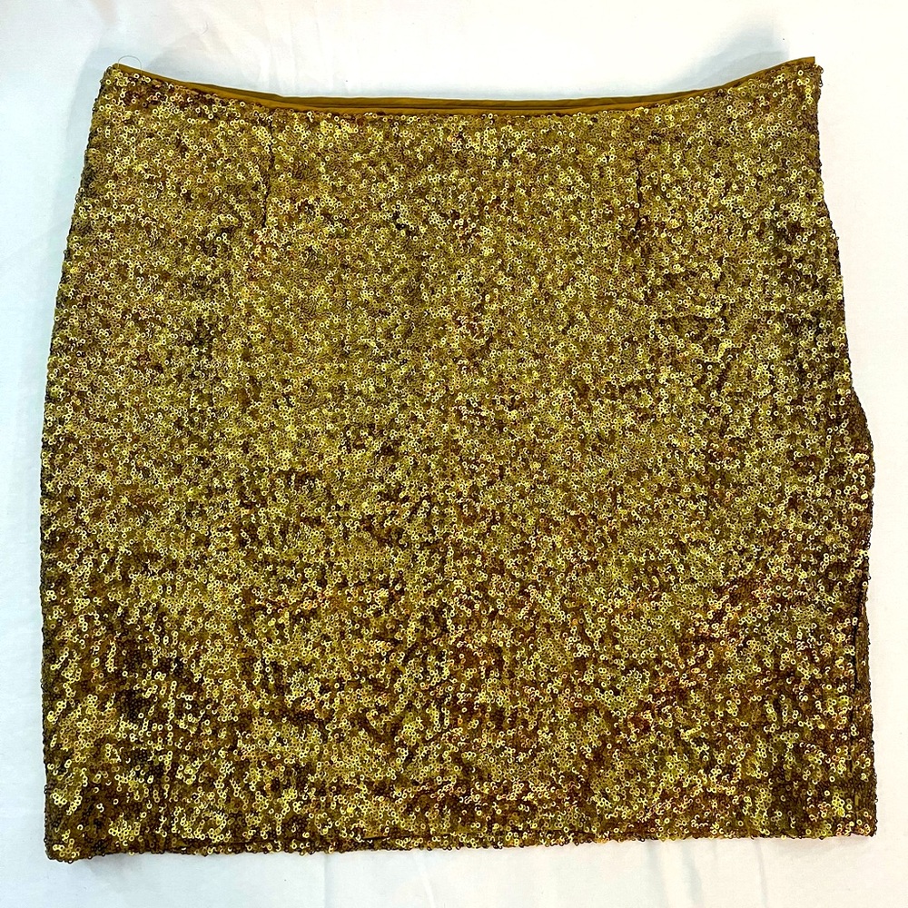 Cache Gold Sequin Mini Skirt; women’s size 8; perfect skirt for any occasion!